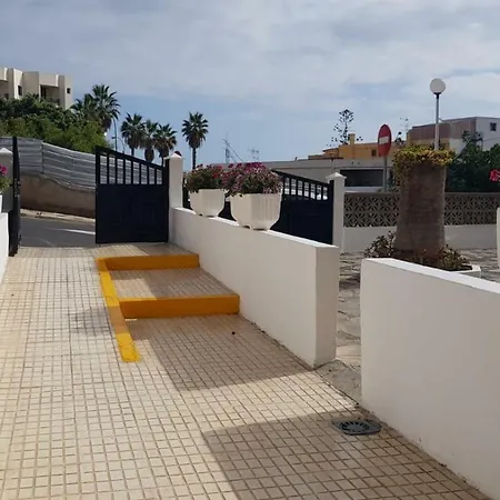 Cristianos Beach 公寓 *